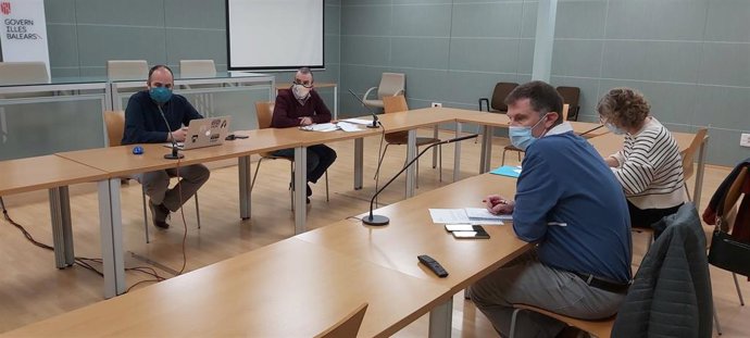 El conseller Juan Pedro Yllanes, durante la reunión.