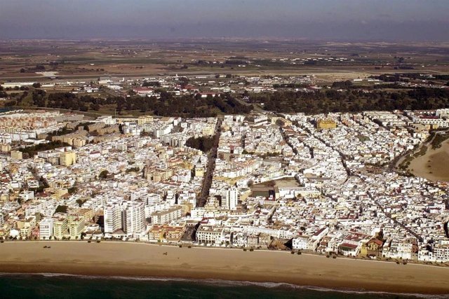 Archivo - Vista aérea de la ciudad