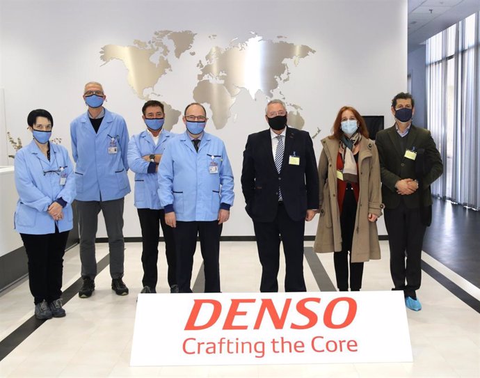 Equipo de la empresa de componentes para la automoción Denso