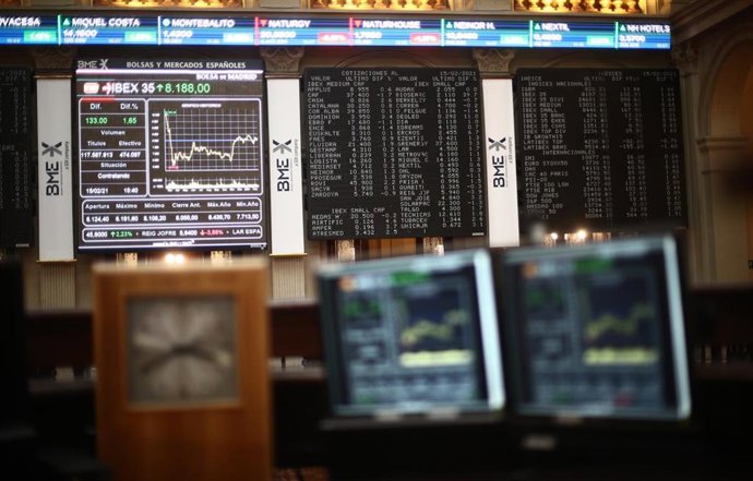 El Ibex 35 avanza sobre los 8.100 puntos con una subida del 1,35%