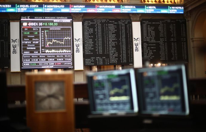 El Ibex 35 avanza sobre los 8.100 puntos con una subida del 1,35%