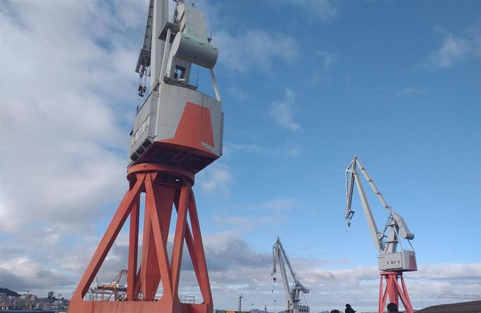 Archivo - Grúas en el astillero Factorías Vulcano de Vigo.