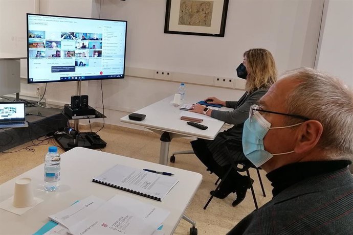 La consellera de Salud, Patricia Gómez, junto al director general de Consumo, Félix Alonso, en la primera reunión anual del Consejo de Consumo.