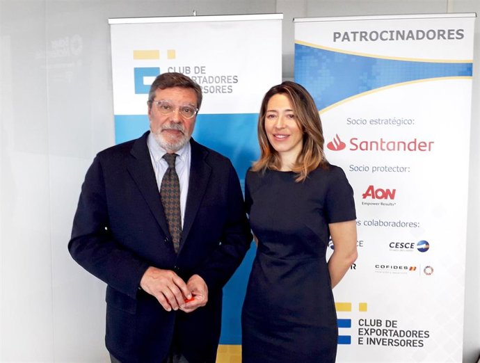 Archivo - El presidente del Club de Exportadores, Antonio Bonet, y la secretaria de Estado, Xiana Méndez, tras una reunión mantenida.