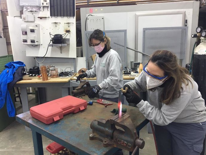 Dos alumnas en el Centro de Formación de Montilla.