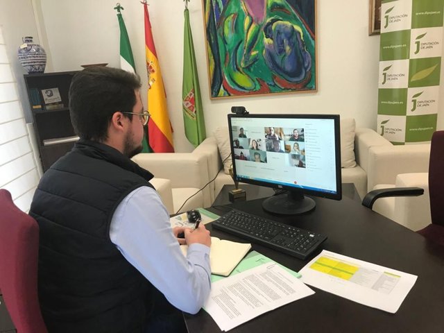 Lozano en la reunión telemática con artesanos.