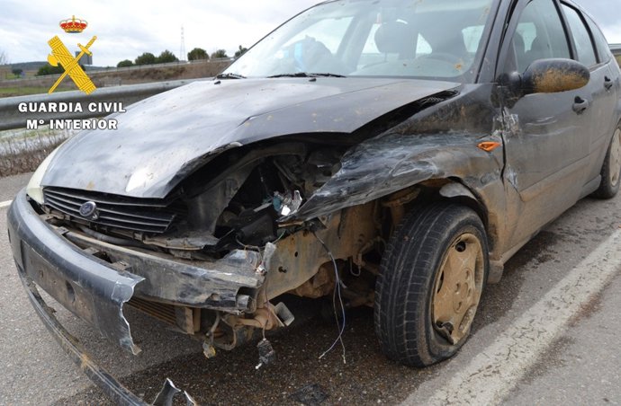 Vehículo siniestrado en el que viajaba el detenido.