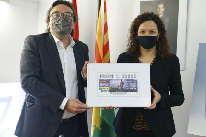 La presidenta del Consell de Mallorca, Catalina Cladera, en la presentación del cupón de la ONCE para el Día de las Islas Baleares, que este año rinde homenaje a la 'pagesia'.