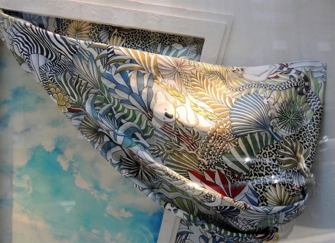 Archivo - April 19, 2019 - Milan, Italy: Hermes scarf. Mid season and summer fashion trend on the shop windows of the Milan fashion district.  (Piero Oliosi/Contacto)