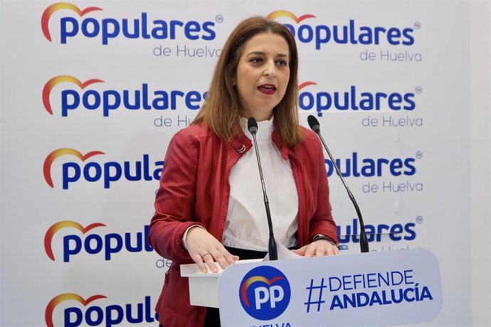 La portavoz del PP de Huelva, Paqui Rosa, en rueda de prensa.