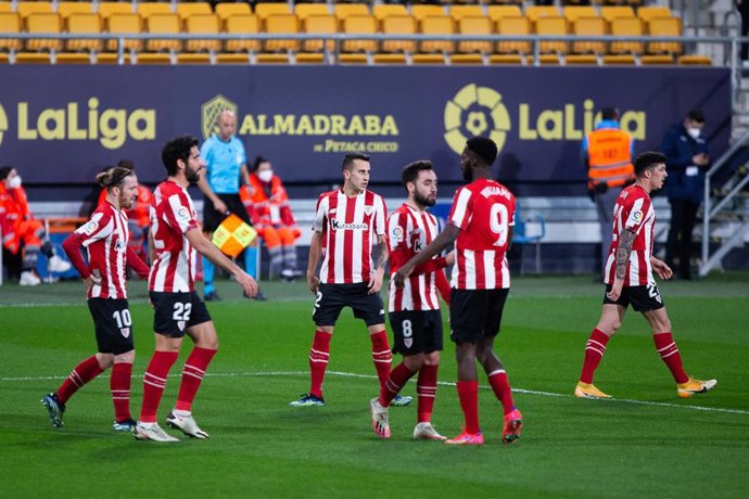 Los jugadores del Athletic Club celebrando un gol en el Ramón de Carranza