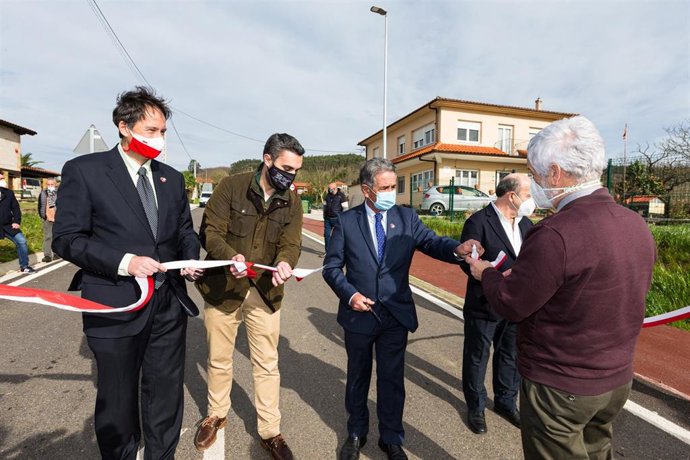 Revilla y Gochicoa inauguran la carretera Anero-Pontones
