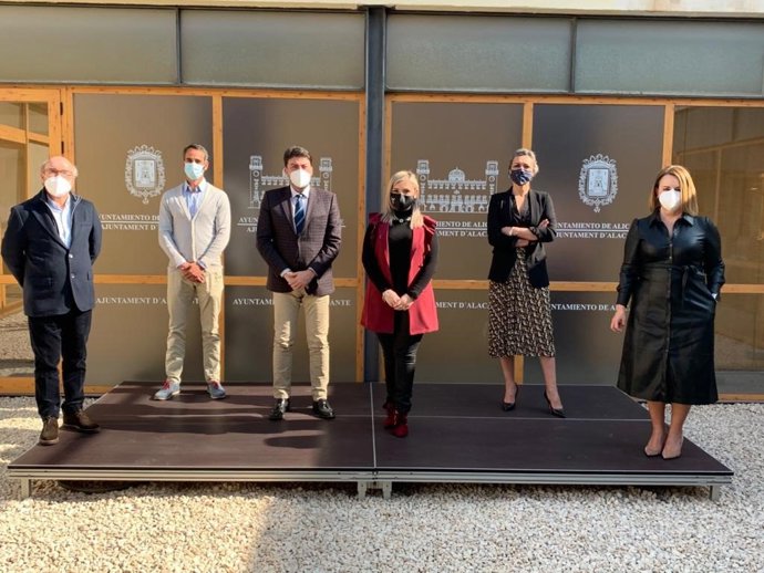 Presentación del plan 'Reactiva21' con ayudas al sector hotelero de Alicante