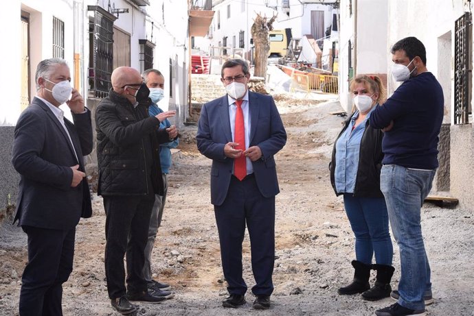 El presidente de la Diputación de Granada, José Entrena, visita Beas de Granada