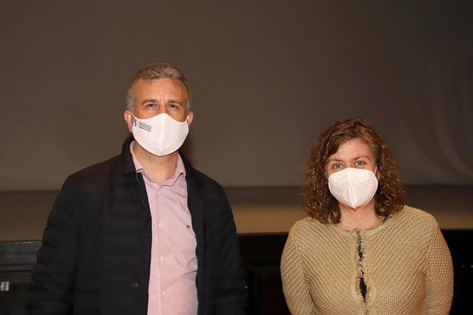 La delegada de Igualdad en la Diputación de Córdoba, Alba Doblas, y el presidente del IPBS, Francisco Ángel Sánchez, en la presentación del Programa de Empleo Social para Mujeres en Situación de Vulnerabilidad.