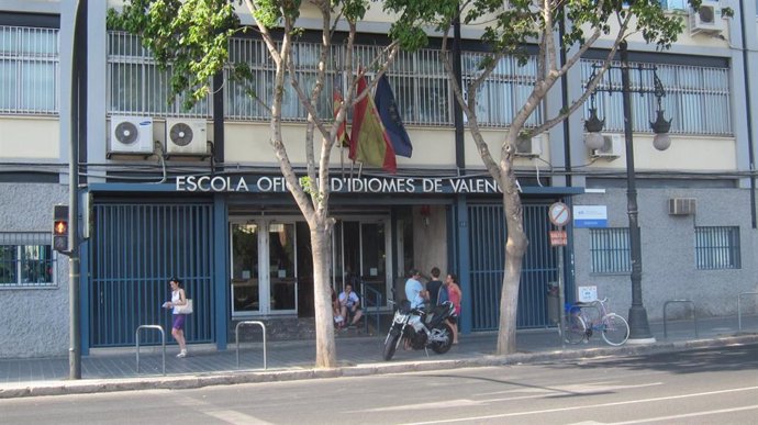 Archivo - Entrada de la Escuela Oficial de Idiomas de Valencia EOI Valencia (archivo)