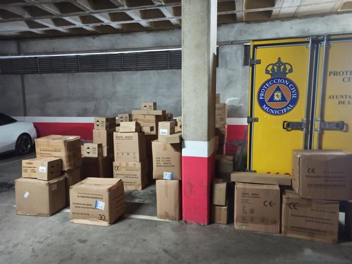 Mascarillas pares de guantes distribuidos por la Delegación Territorial de la Junta en León a las Agrupaciones de Protección Civil, Policía Local y Bomberos de León.