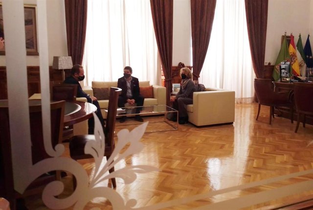 Visita institucional del rector de la UNIA a la Diputación.