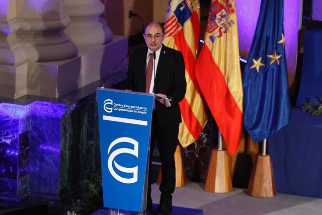 El presidente de Aragón, Javier Lambán, durane su intervención en la Cumbre Empresarial