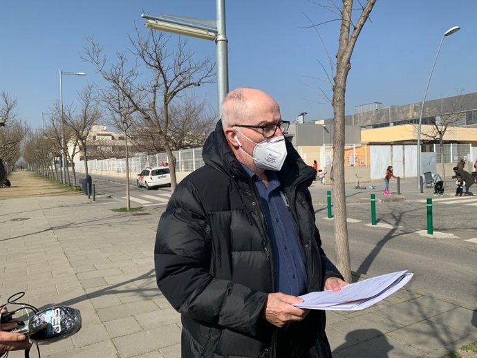 Rafael Ribó en la puerta de la cárcel de Lleida, tras ver a Pablo Hasel.
