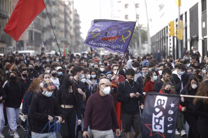 Manifestació estudiantil que ha convocat el SEPC contra l'empresonament del raper Pablo Hasél, a Barcelona