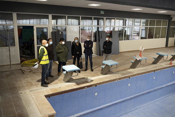 El Vicepresidente, Pablo Zuloaga, Y La Alcaldesa De Castro Urdiales, Susana Herrán , Visitan Las Obras Del Polideportivo Peru Zaballa.