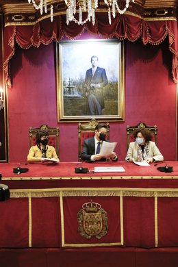 Firma del convenio entre el Ayuntamiento de Granada,  la Universidad de Granada y el Centro Artístico