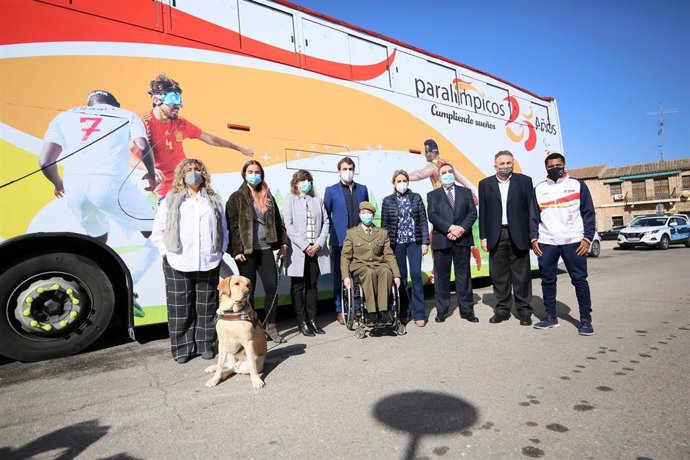La alcaldesa de Toledo, Milagros Tolón, con miembros del Comité Paralímpico Español