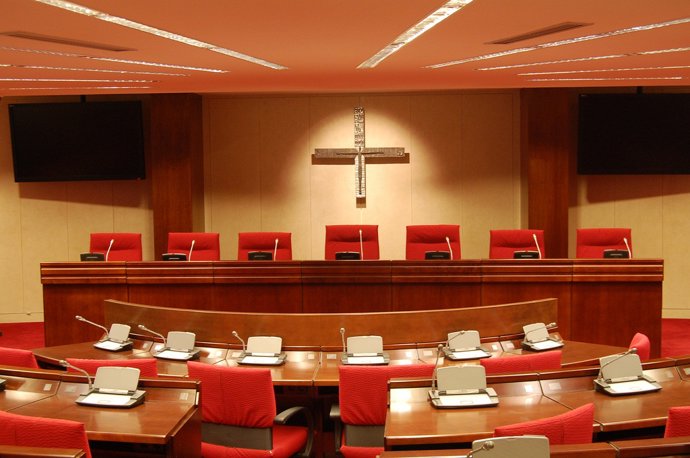 Archivo - Sala de reunión de los obispos en la sede de la Conferencia Episcopal Española.