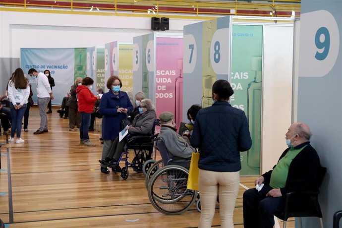 Campaña de vacunación contra el coronavirus en Cascaes, Portugal