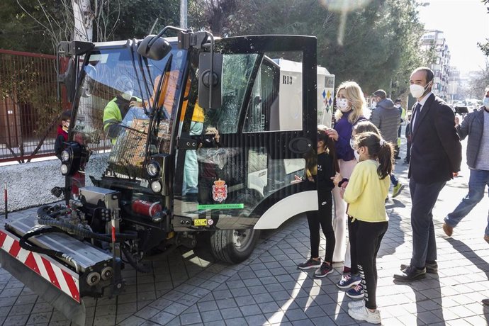 Actividad de Medio Ambiente en el colegio Jardín de la Reina