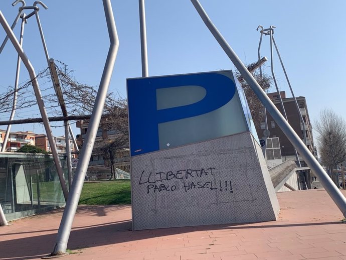 Pintada a Lleida contra l'empresonament de Pablo Hasél