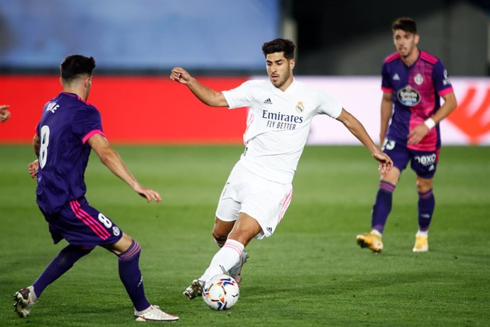 Archivo - Marco Asensio of Real Madrid and Kike Perez of Real Valladolid in action during the spanish league, La Liga Santander, football match played between Real Madrid and Real Valladolid at Alfredo Di Stefano stadium on september 30, 2020 in Valdebe