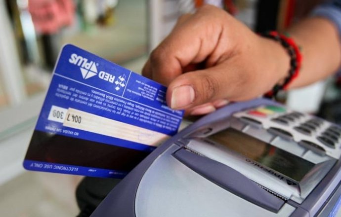 Archivo - Pago con tarjeta de crédito.