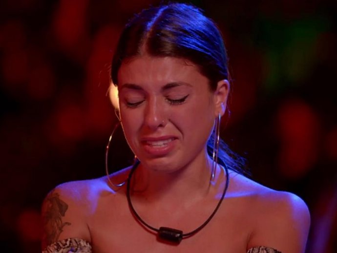 Lola acaba hundida en su segunda hoguera por las imágenes de Diego