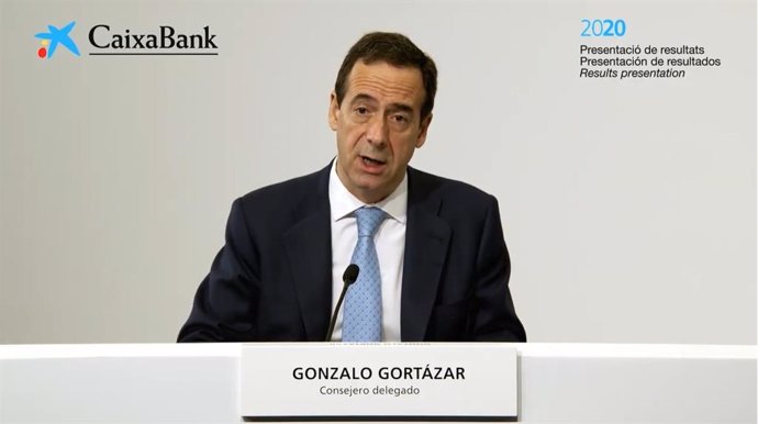 El consejero delegado de CaixaBank, Gonzalo Gortázar, durante la presentación de los resultados de 2020.