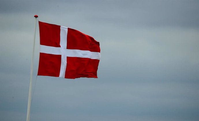 Archivo - Bandera danesa.