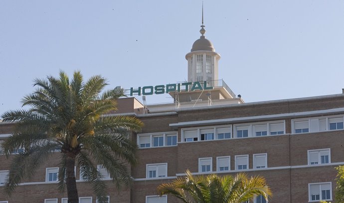 Archivo - Fachada del Hospital Virgen del Rocío