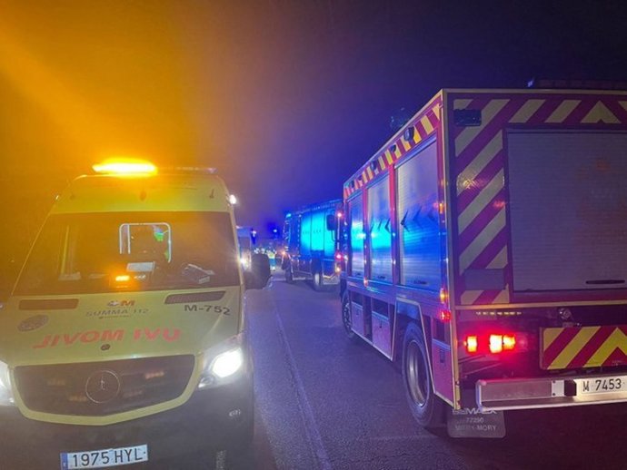 Bomberos de la Comunidad de Madrid y el Summa 112 actúa en un accidente en San Sebastián de los Reyes.