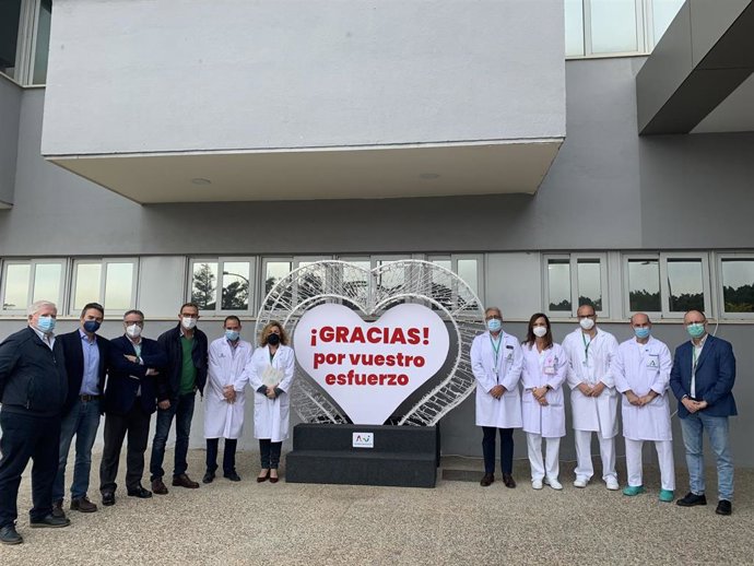 Entrega corazón de luces al Hospital Virgen de la Victoria