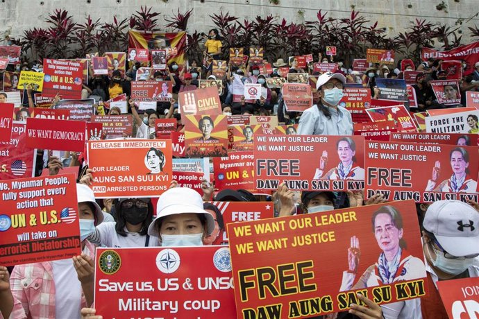 Protestas contra la junta militar birmana