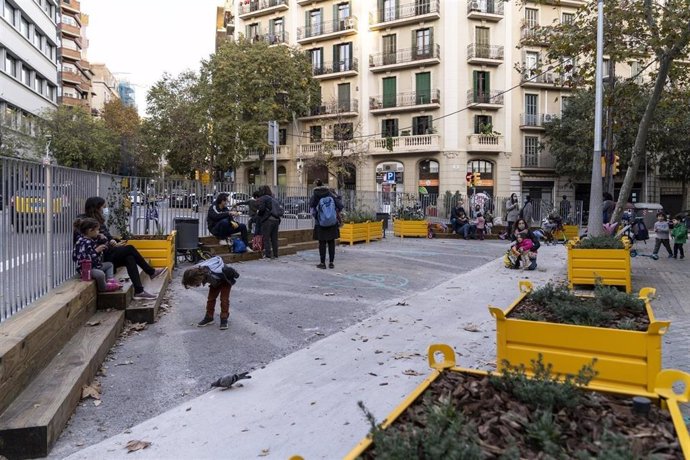 Zona escolar pacificada a Barcelona