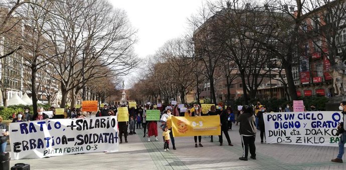 Concentración para reclamar la gratuidad del ciclo 0-3 años