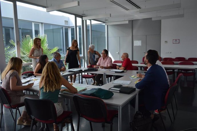 Reunión de trabajo sobre el proceso de licitación de un programa de Formación Profesional para el Empleo (FPE) destinado a menores de 30 años en Granada