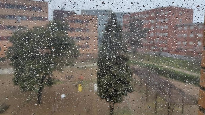 Gotas de lluvia en una ventana.