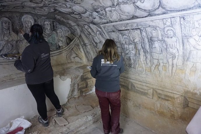 Finalizan los trabajos de restauración de las grisallas de la Ermita del  Calvario de Bordón (Teruel).