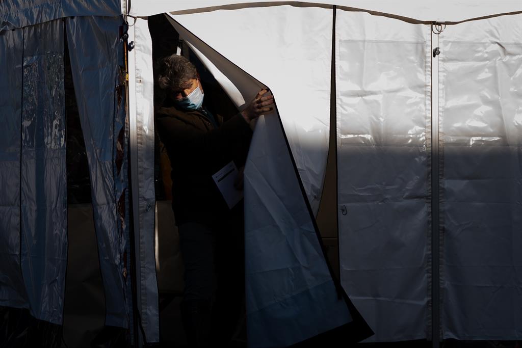 The United Kingdom continues to decline with 10,400 new epidemics, although it already has a total mortality of over 120,000 The United Kingdom continues to decline with 10,400 new epidemics, although it already has a total mortality of over 120,000