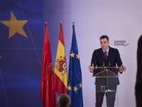 Sánchez manda un mensaje de "cariño" a las familias evacuadas por el incendio en Bera (Navarra)