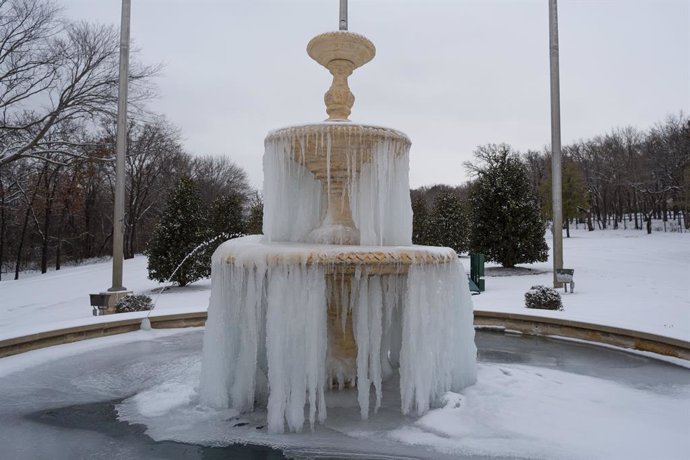 17 February 2021, US, Flower Mound: The water in a fountain is frozen after the giant snowstorm that hit North Texas in the last couple of days. Photo: Chris Rusanowsky/ZUMA Wire/dpa