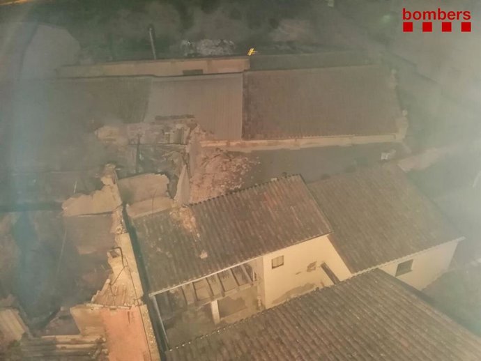 Fábrica de cartón incendiada en dena (Barcelona)